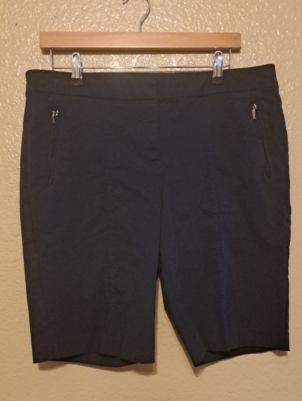 Women's Izod Navy Golf Shorts. Size 14.